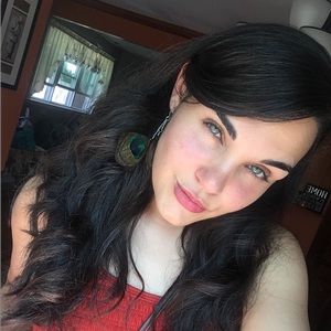 Meet your Posher, Courtney